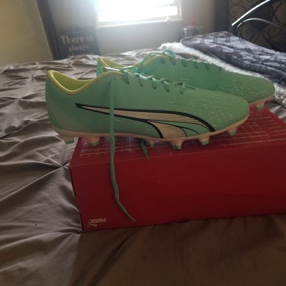 MENS ULTRA PLAY SOCCER - Picture 1 of 2